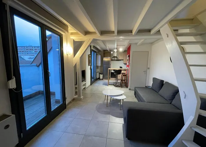 Fathala - Appartement Lumineux En Dernier Etage - Face A La Gare Routiere